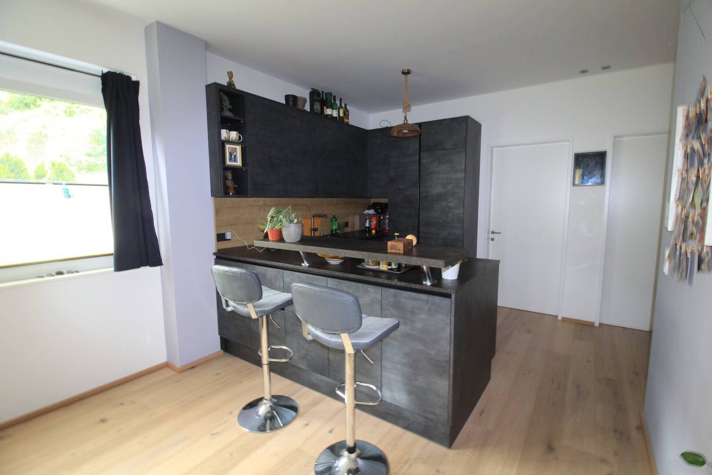 Neuwertige 4-Zi-EG-Wohnung in Sellrain, 115m², Tiefgarage, offene Küche, €395.000