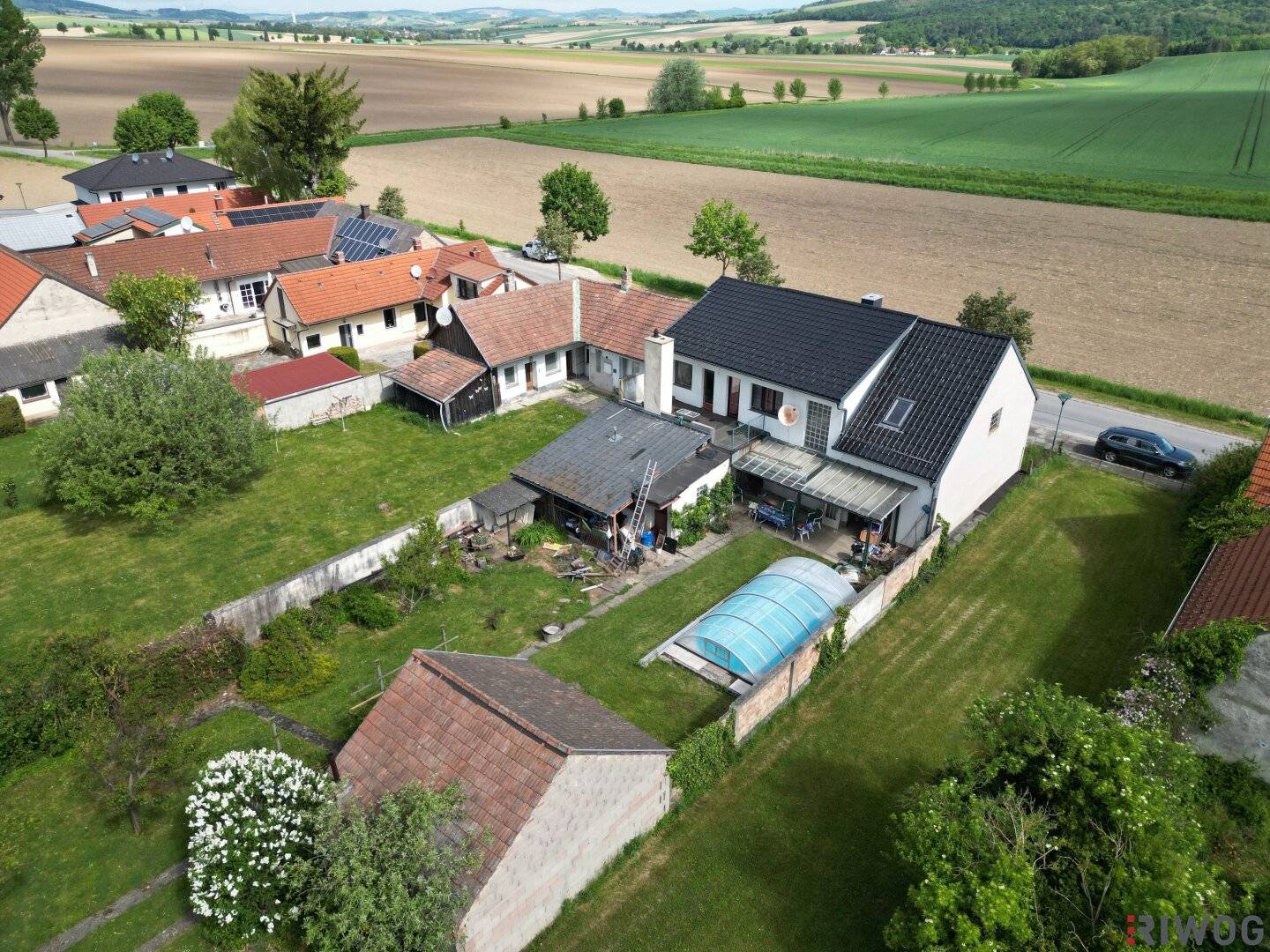 Herrliches Grundstück mit sanierungsbedürftigem Altbestand & Potential zum Ausbau | traumhafter Grund mit Pool, Werkstatt und Stadl