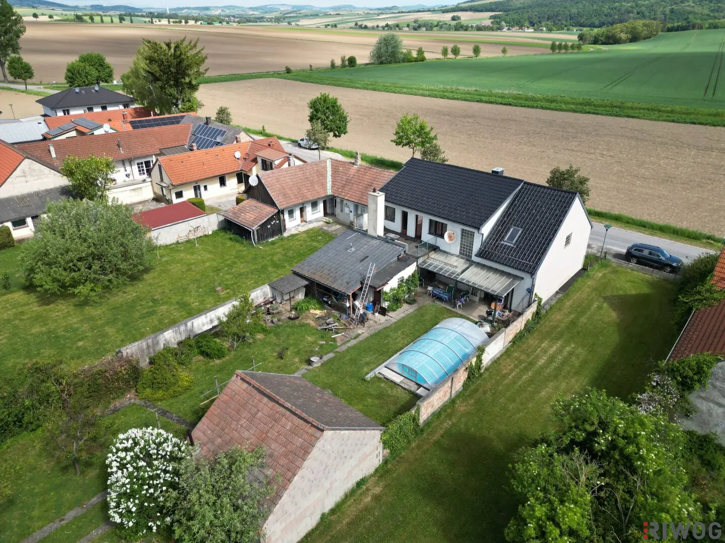 Herrliches Grundstück mit sanierungsbedürftigem Altbestand & Potential zum Ausbau | traumhafter Grund mit Pool, Werkstatt und Stadl