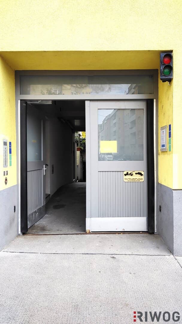 INVESTMENT II ENTIRE UNDERGROUND GARAGE IN OWNERSHIP II 6+1 PARKING SPACES II NEAR AKH II APPROX. 172 m² II ENTRY WIDTH APPROX. 2.14 m