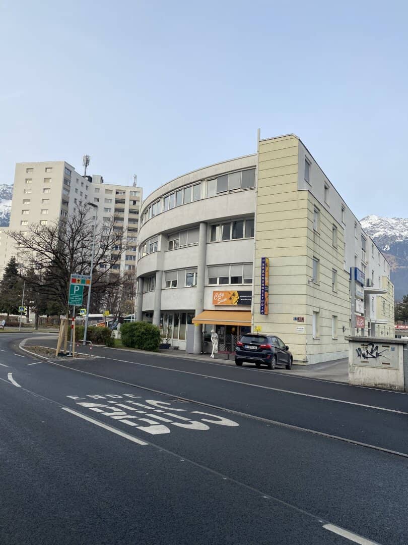 Office/Practice approximately 100 m² in Innsbruck, 1st Floor, Elevator, Prime Location