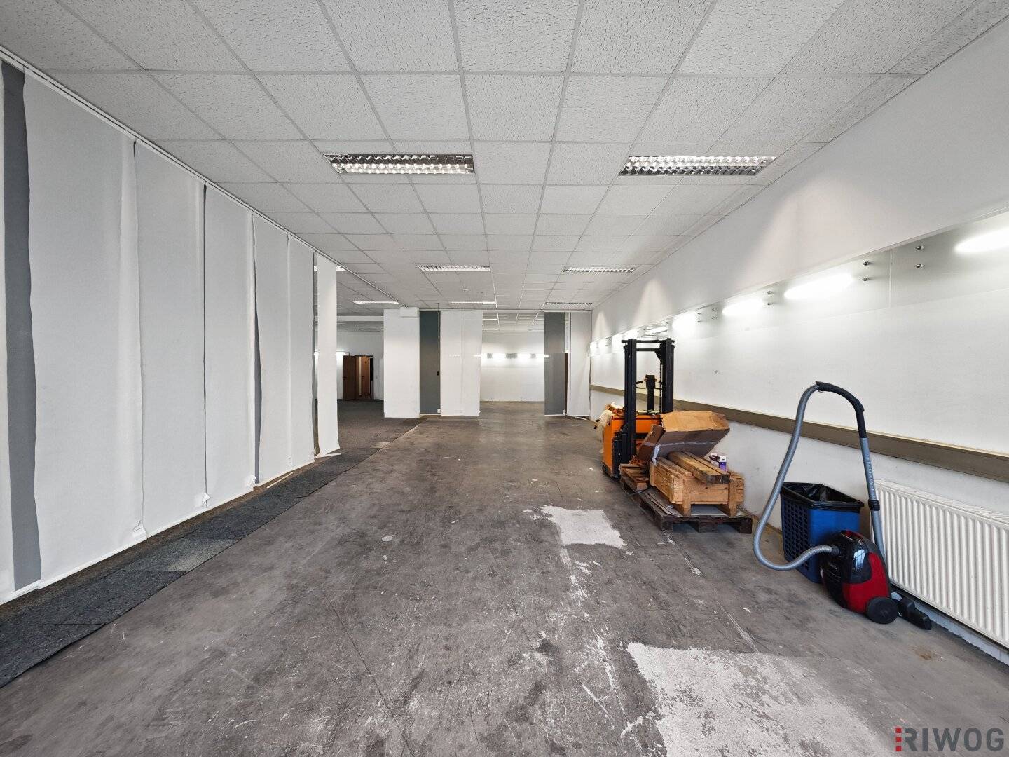 211m² Geschäftslokal/Büro-Lager Kombination mit ebenerdiger Zufahrt | Ladezone direkt vorm Lokal