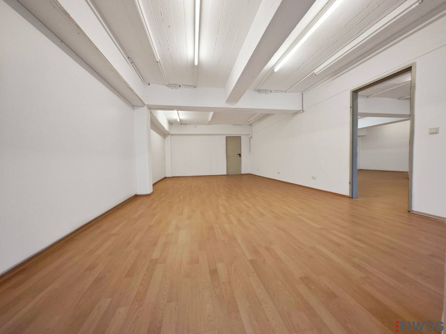 75m² office | with freight elevator | close to subway | also spaces of 40m² and 115m² available