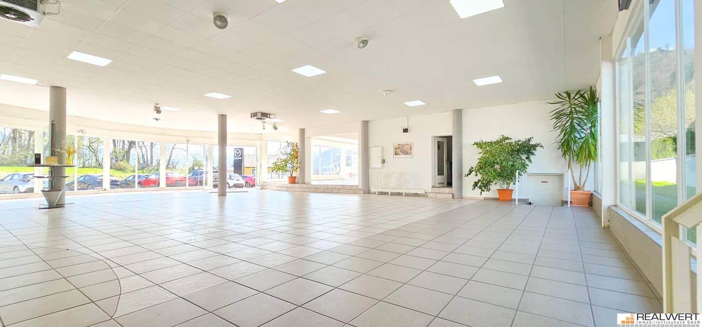 Multifunctional commercial spaces "Automotive" - Salzburg South | Hallein-Taxach/Salzburg Süd | Hallein-Taxach? Actually keep as original? The instruction says preserve proper names; We'll output: Multifunctional commercial spaces "Automotive" - Salzburg South | Hallein-Taxach