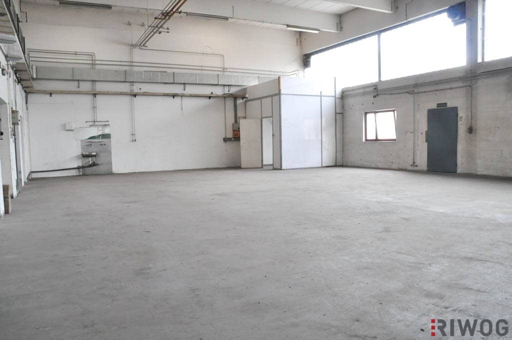 220m² single-story warehouse in Strebersdorf industrial area with optional office space