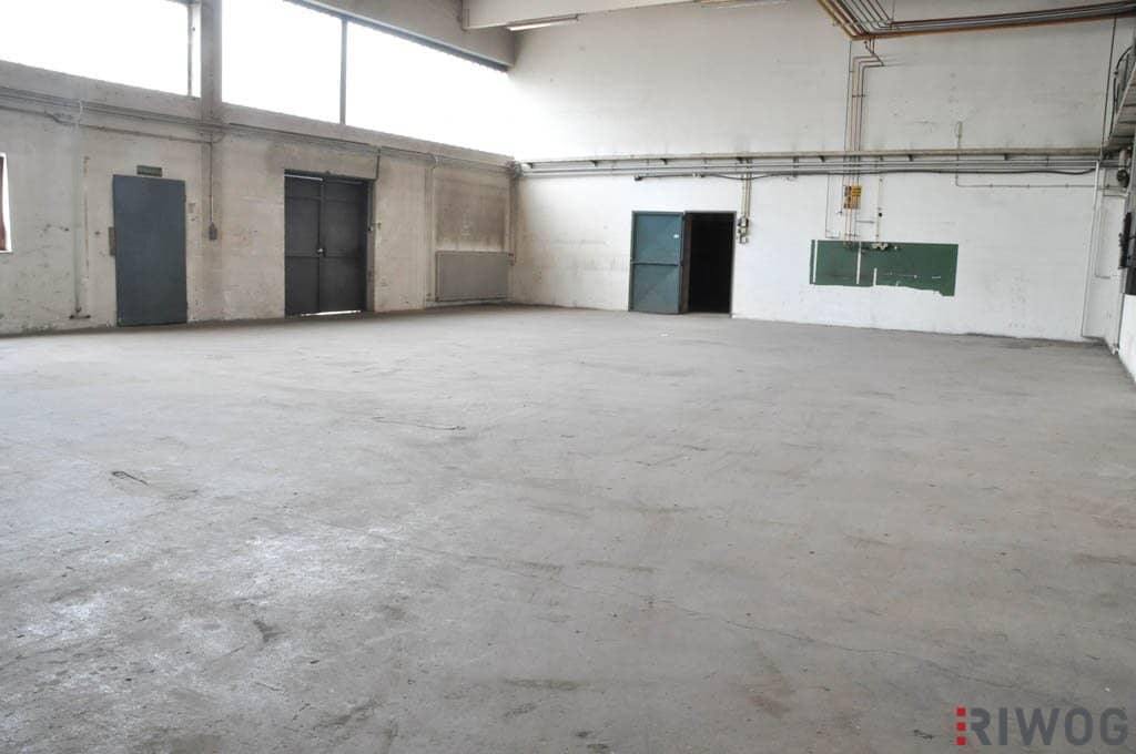 220m² single-story warehouse in Strebersdorf industrial area with optional office space
