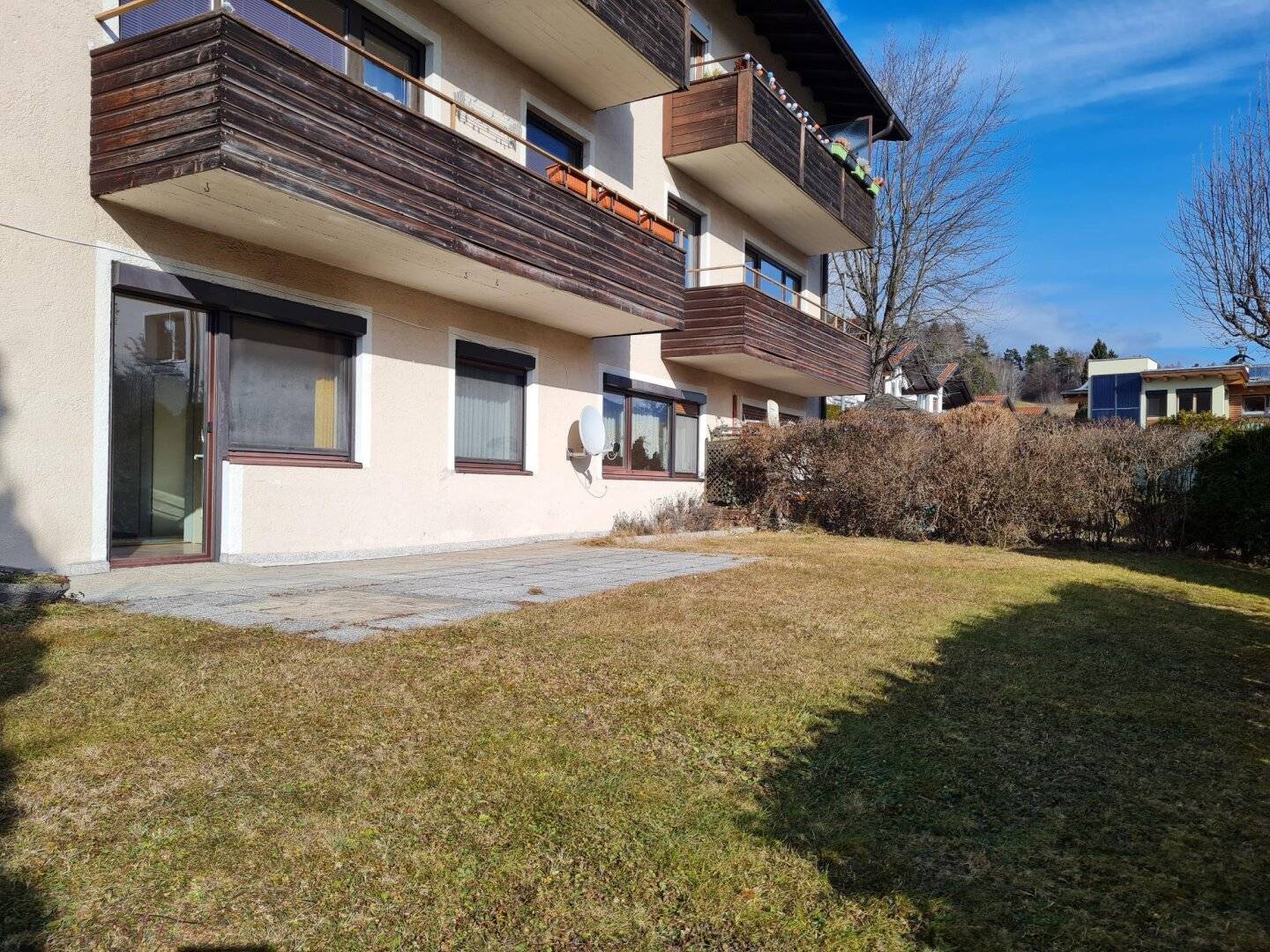 Price reduction !!! 2 in 1: You have the choice : Spacious apartment with 290 m² garden paradise available to buy immediately