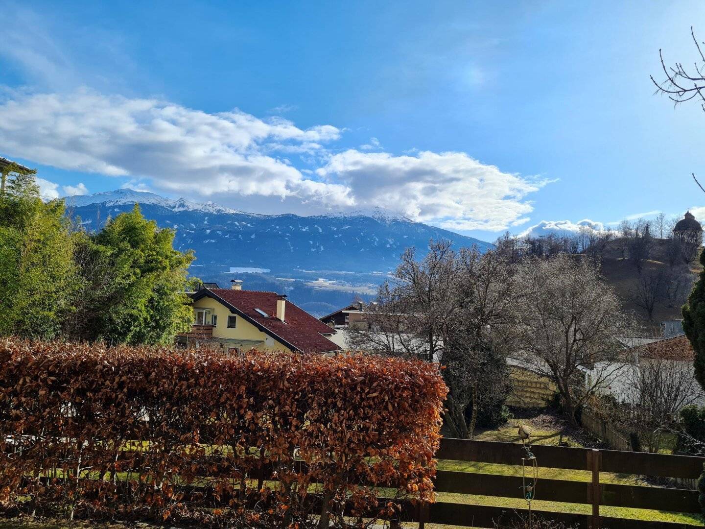 Price reduction !!! 2 in 1: You have the choice : Spacious apartment with 290 m² garden paradise available to buy immediately