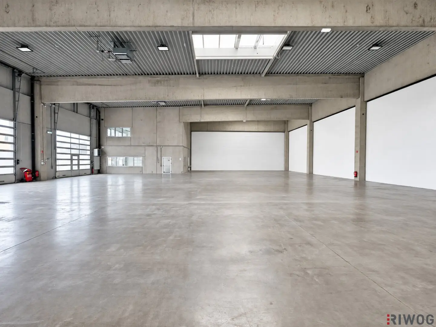Produktionshalle mit ca. 800m² inkl. modernem Büro || Parkplätze || 3 Sektionaltore