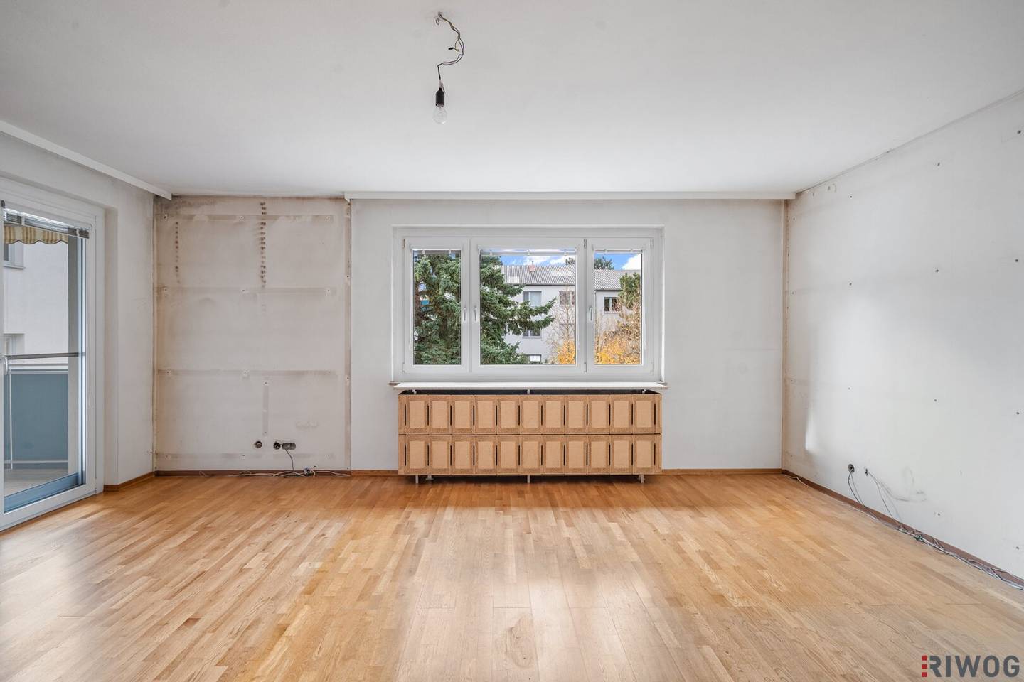 Charming tranquil oasis with perfect connectivity I Loggia with a view of greenery I Mauer I 360° tour
