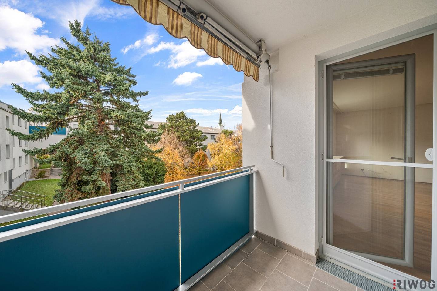 Charming tranquil oasis with perfect connectivity I Loggia with a view of greenery I Mauer I 360° tour