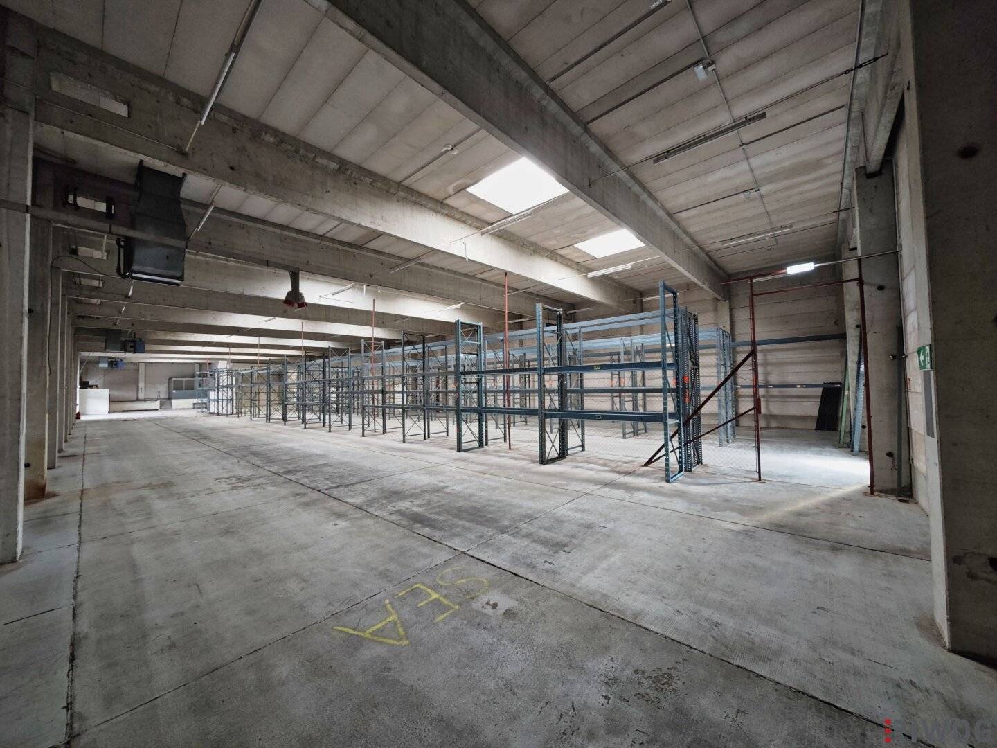 Innovative business location with approximately 3,300 m² of usable space | Office, production and storage spaces | Partial spaces available