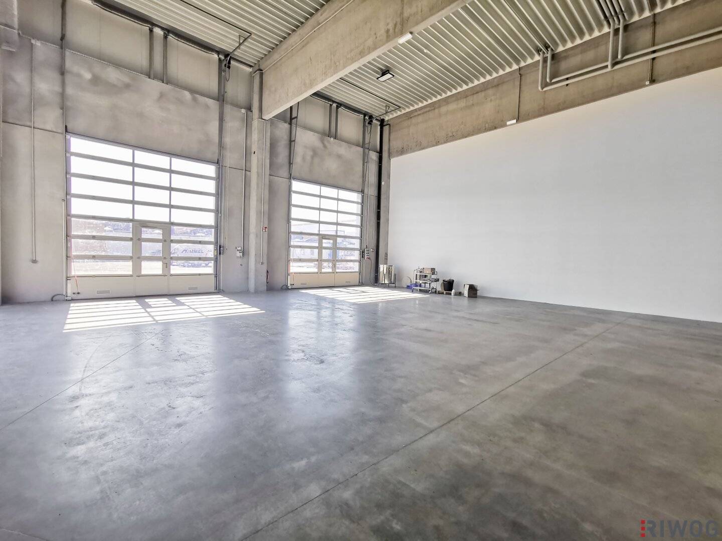 Innovative business location with approximately 3,300 m² of usable space | Office, production and storage spaces | Partial spaces available