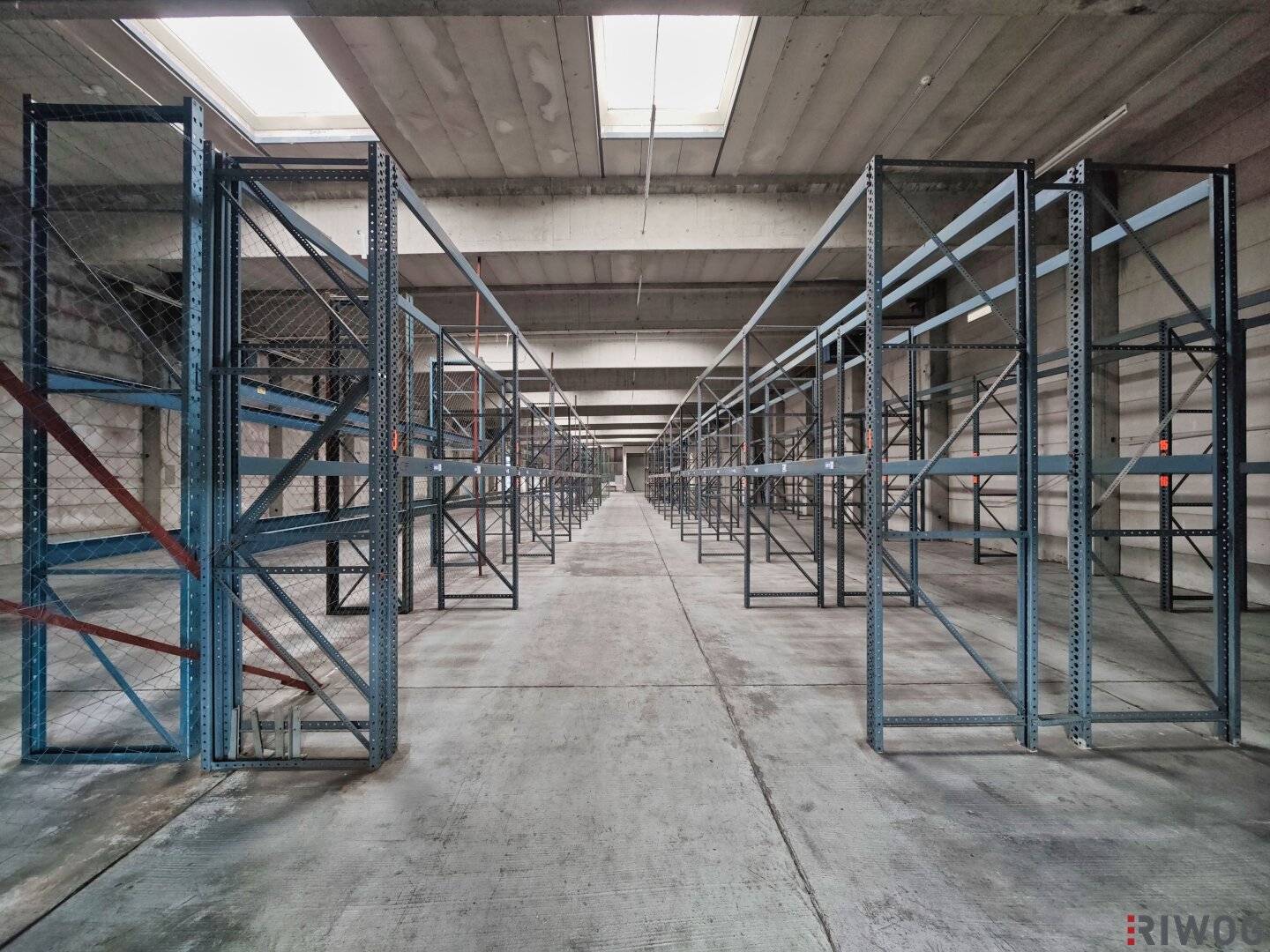 Innovative business location with approximately 3,300 m² of usable space | Office, production and storage spaces | Partial spaces available