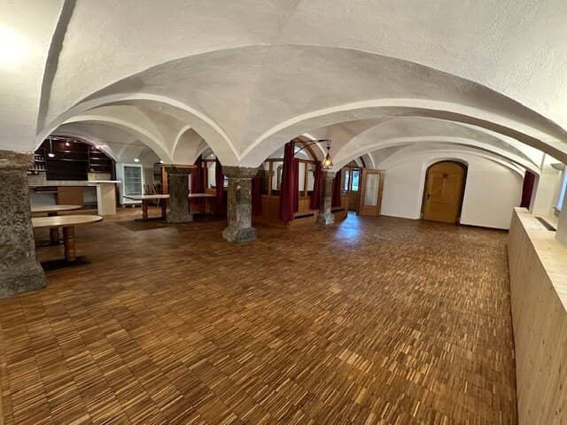 Commercial premises in Weer versatile in use