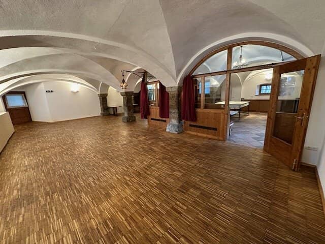 Commercial premises in Weer versatile in use