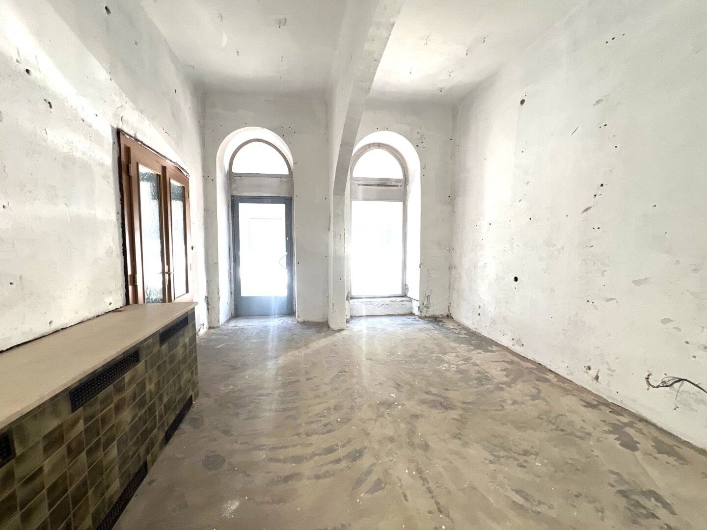 Prime location Renovation required for a practice or office from old to new