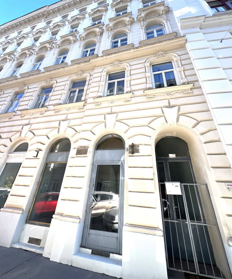 Prime location Renovation required for a practice or office from old to new