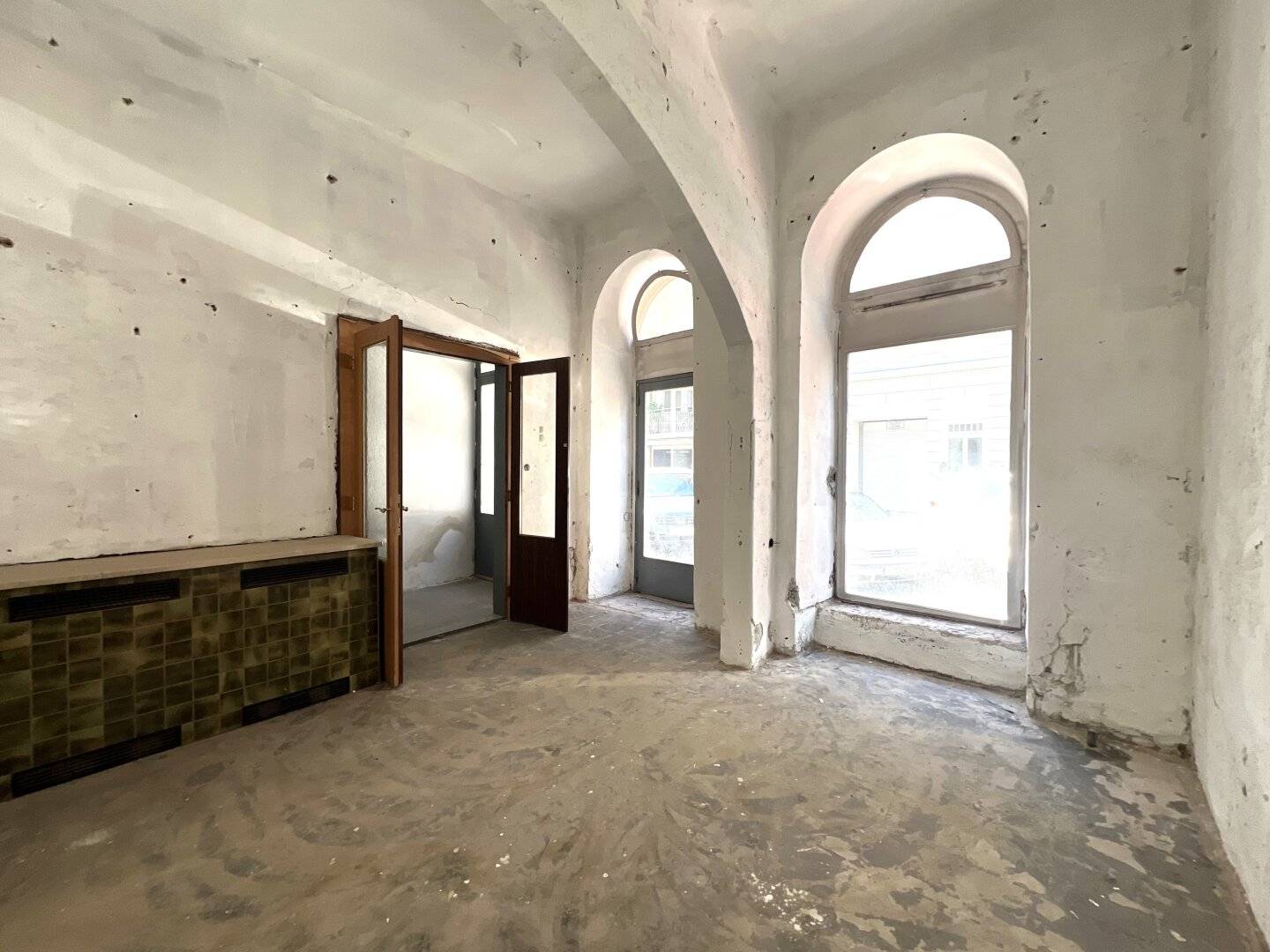 Prime location Renovation required for a practice or office from old to new