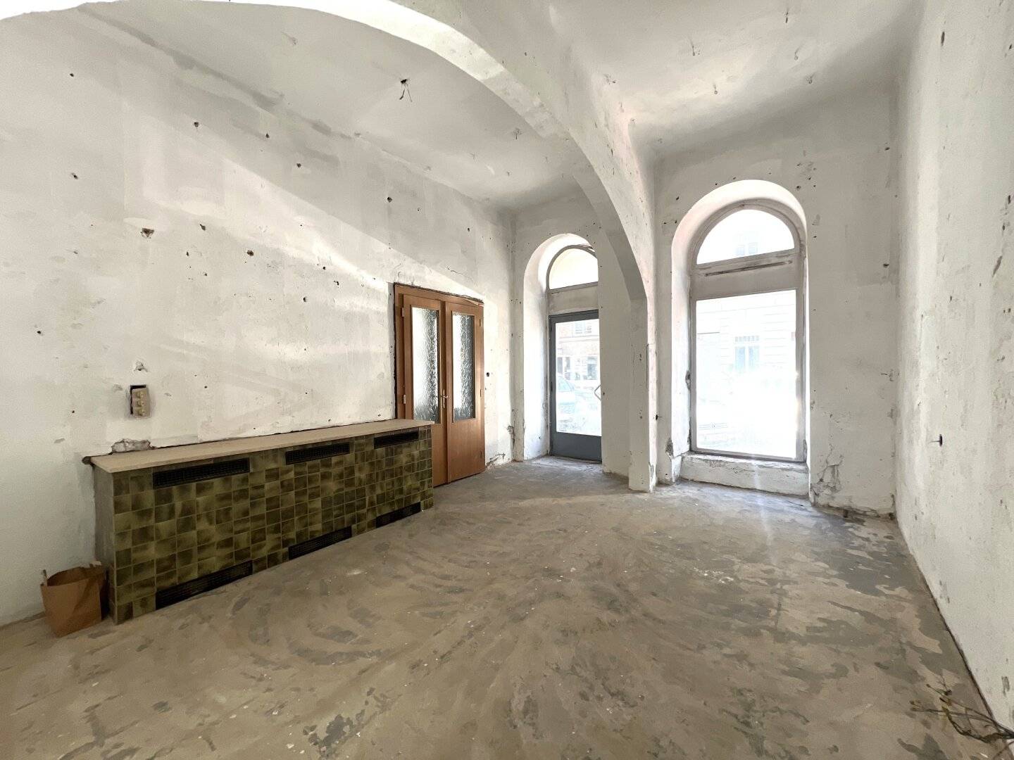 Prime location Renovation required for a practice or office from old to new