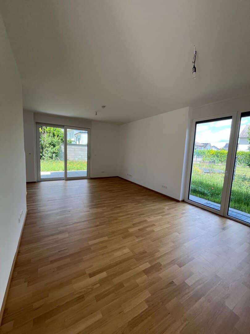 2353 Guntramsdorf, out into the private garden