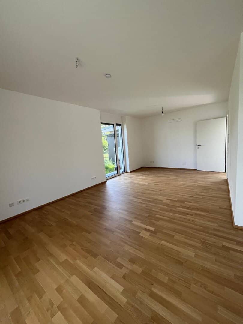 2353 Guntramsdorf, out into the private garden