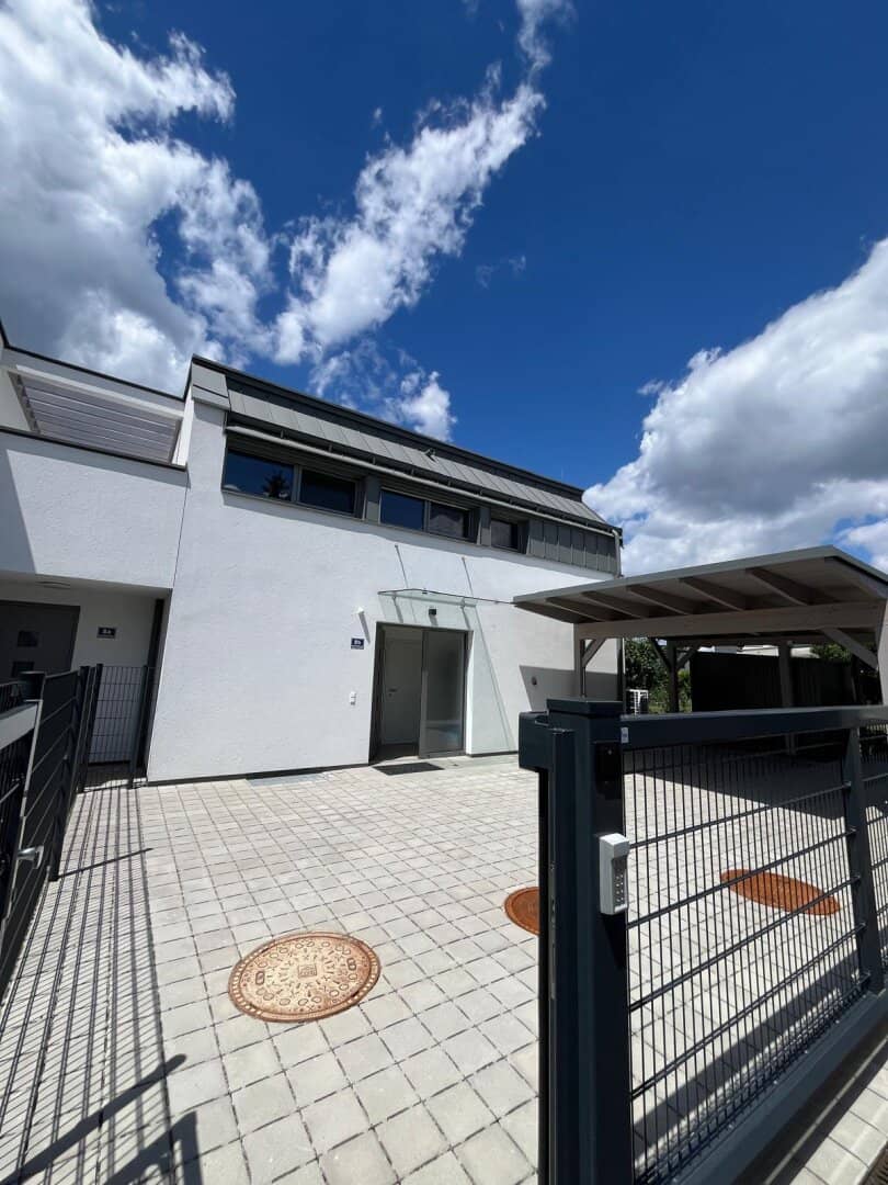 2353 Guntramsdorf, out into the private garden