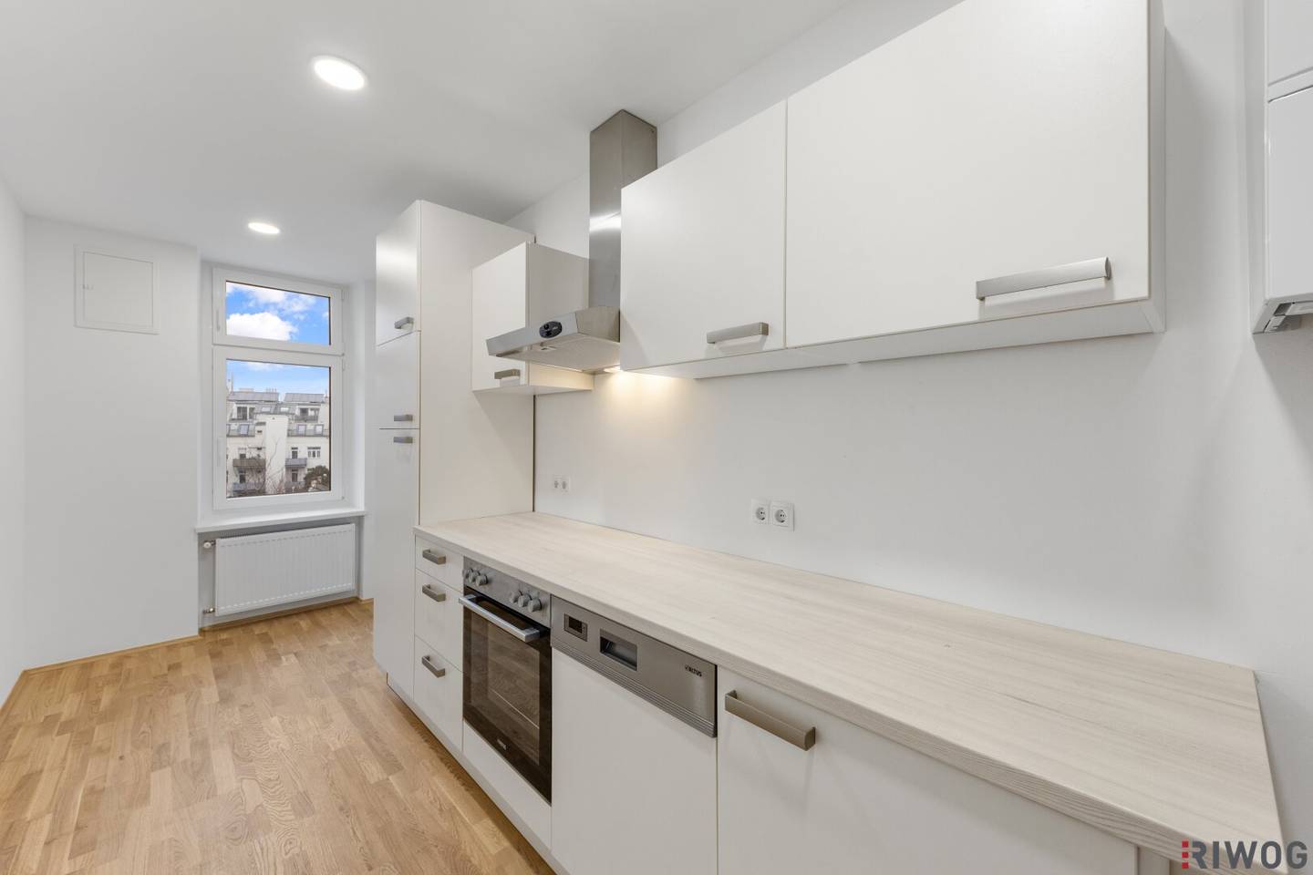 Nähe U2 *** saniert *** gut geschnittene und helle Altbauwohnung *** hofseitiges Schlafzimmer *** separate Küchenzeile
