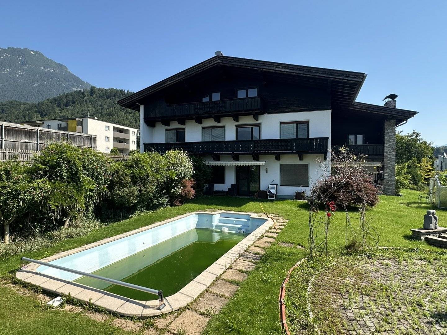 Großes Mehrfamilienhaus in zentraler Lage auf 1.372m² Grundstücksfläche
