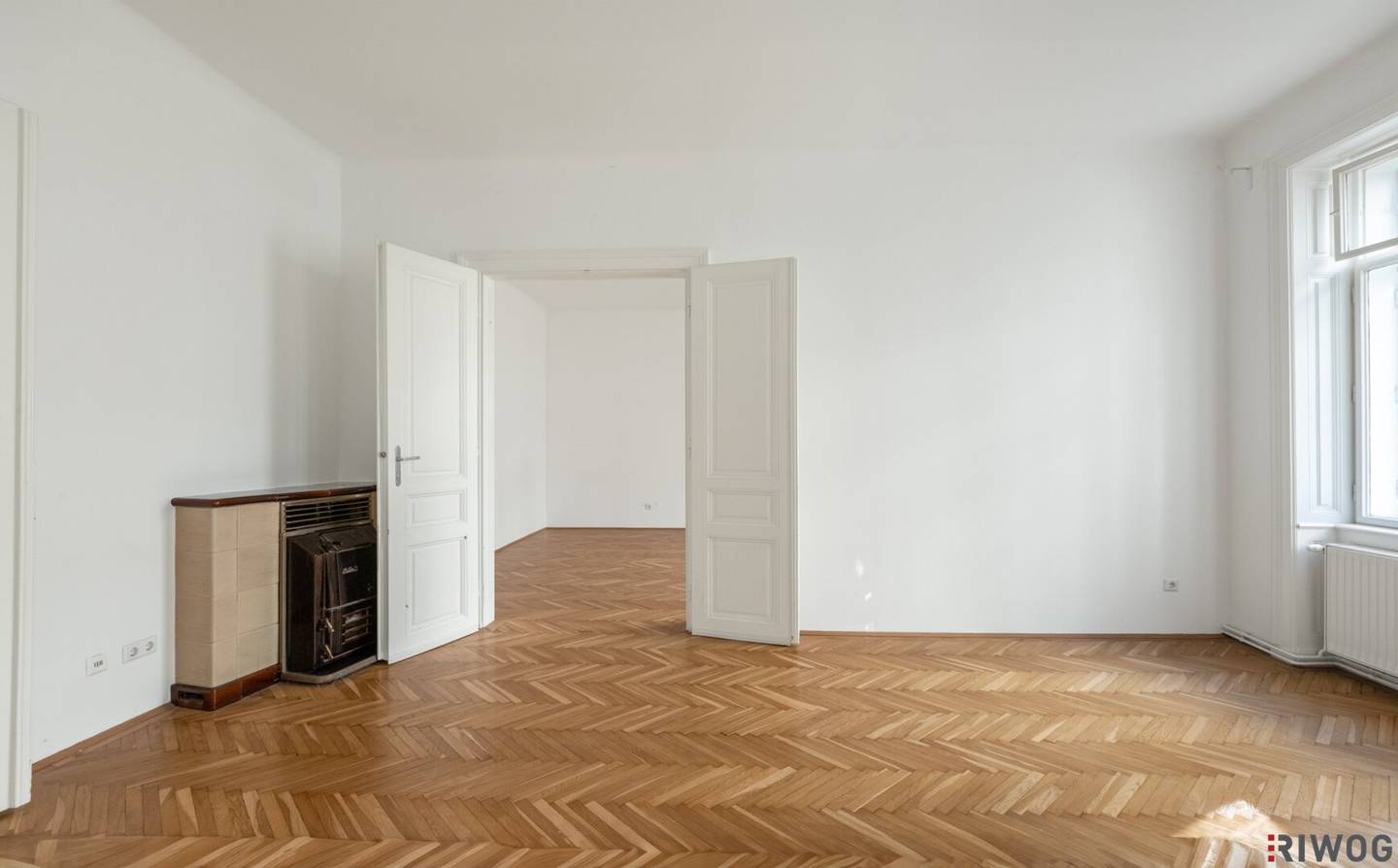 Fully courtyard-facing classic old-building apartment in the Jugendstil jewel Schottenfelder Hof | View into the green inner courtyard | Also ideal for shared living! (Note: No extraneous content)