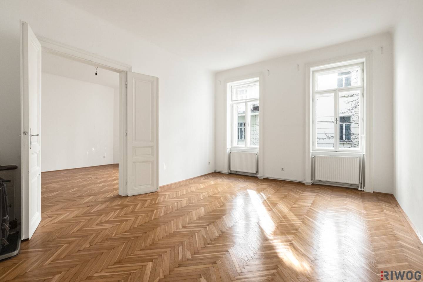 Fully courtyard-facing classic old-building apartment in the Jugendstil jewel Schottenfelder Hof | View into the green inner courtyard | Also ideal for shared living! (Note: No extraneous content)