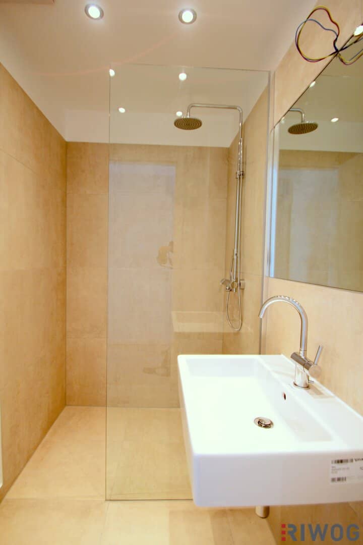 Sunny 2-room apartment with separate kitchen near Vorgartenmarkt leased until 03/2027 free rent