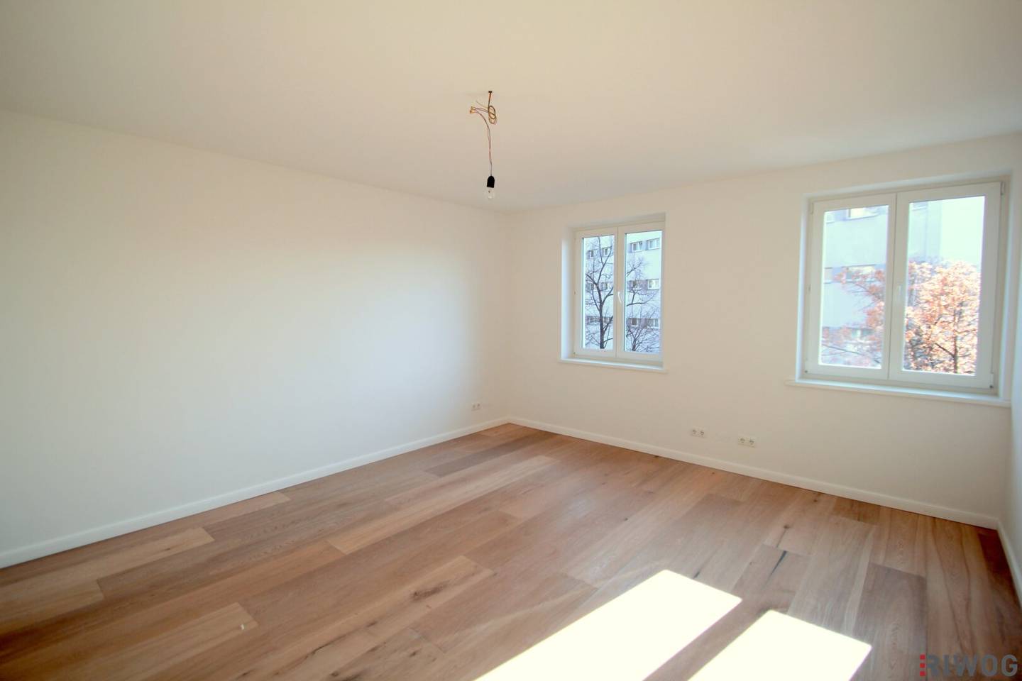 Sunny 2-room apartment with separate kitchen near Vorgartenmarkt leased until 03/2027 free rent