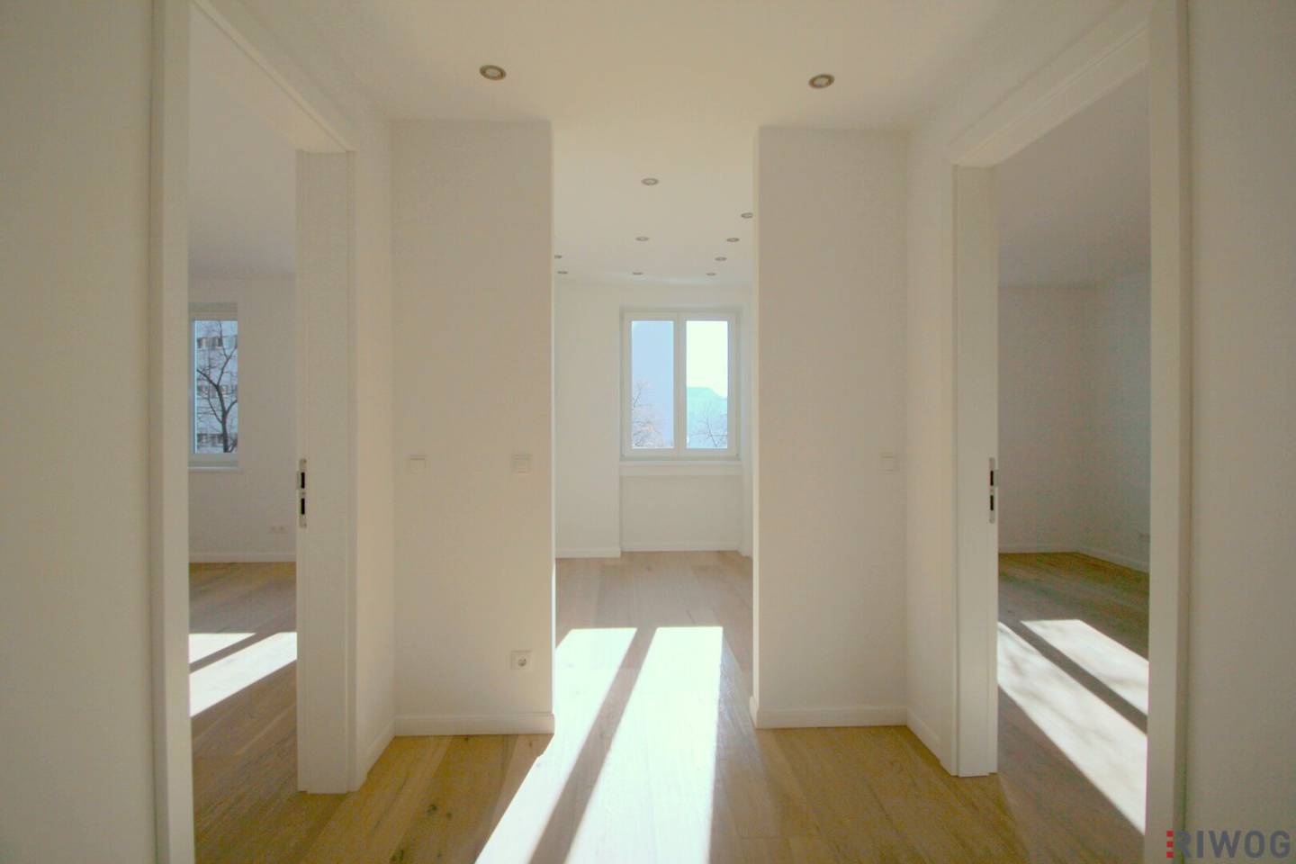 Sunny 2-room apartment with separate kitchen near Vorgartenmarkt leased until 03/2027 free rent