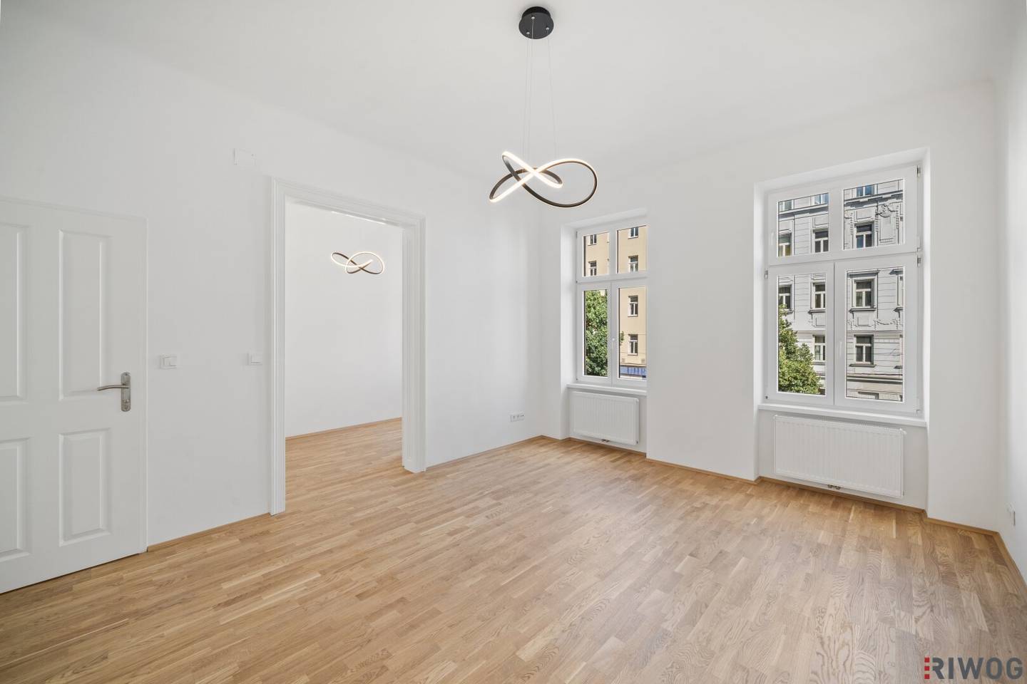 Renovated bright two room apartment in an old building near U2 with a separate kitchenette on Wiedner Hauptstraße