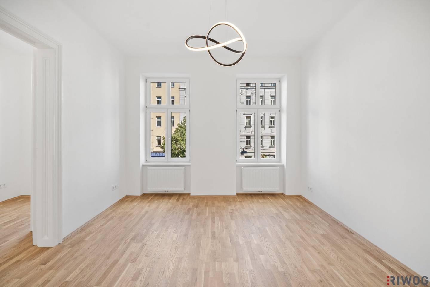 Renovated bright two room apartment in an old building near U2 with a separate kitchenette on Wiedner Hauptstraße