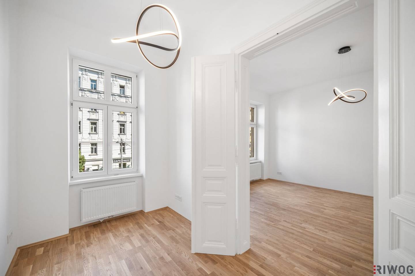 Renovated bright two room apartment in an old building near U2 with a separate kitchenette on Wiedner Hauptstraße