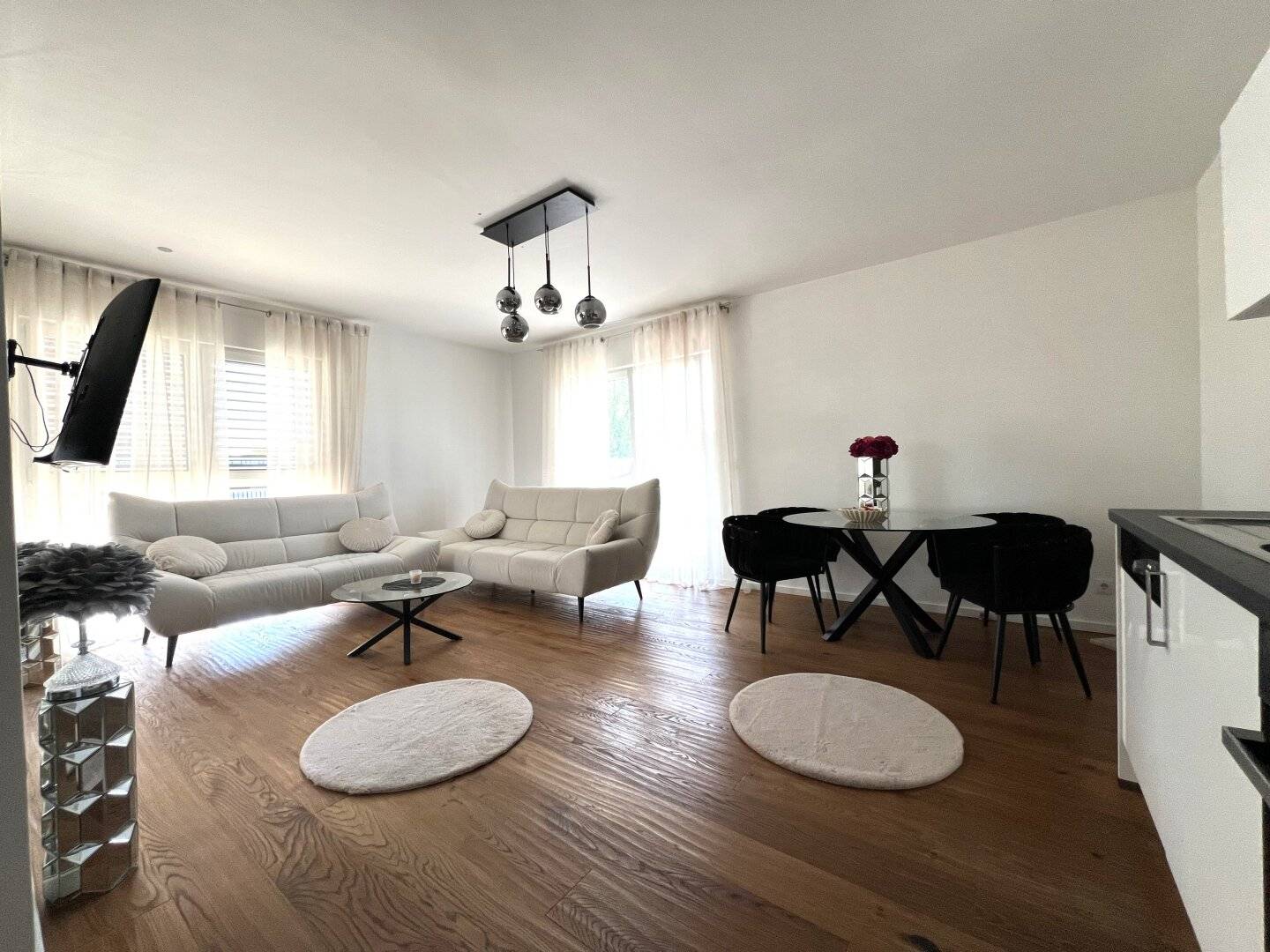 Weinliebe trifft Wohnliebe! 3-Zimmer Wohnung mit Garten und zwei Autoabstellplätze!