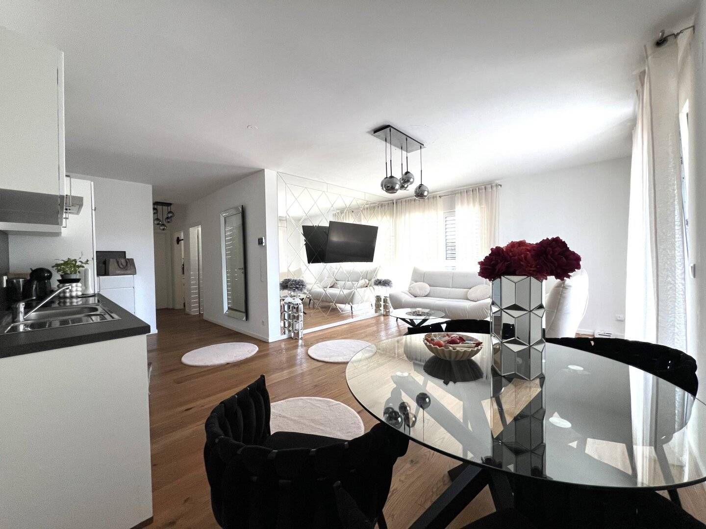 Weinliebe trifft Wohnliebe! 3-Zimmer Wohnung mit Garten und zwei Autoabstellplätze!