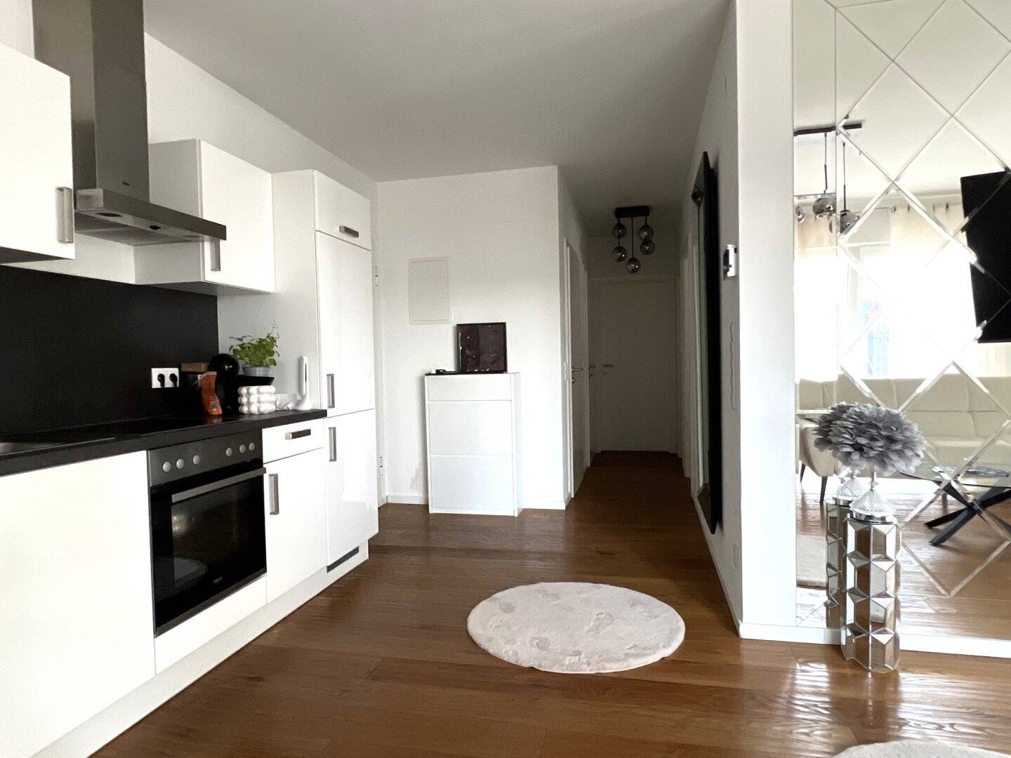 Weinliebe trifft Wohnliebe! 3-Zimmer Wohnung mit Garten und zwei Autoabstellplätze!
