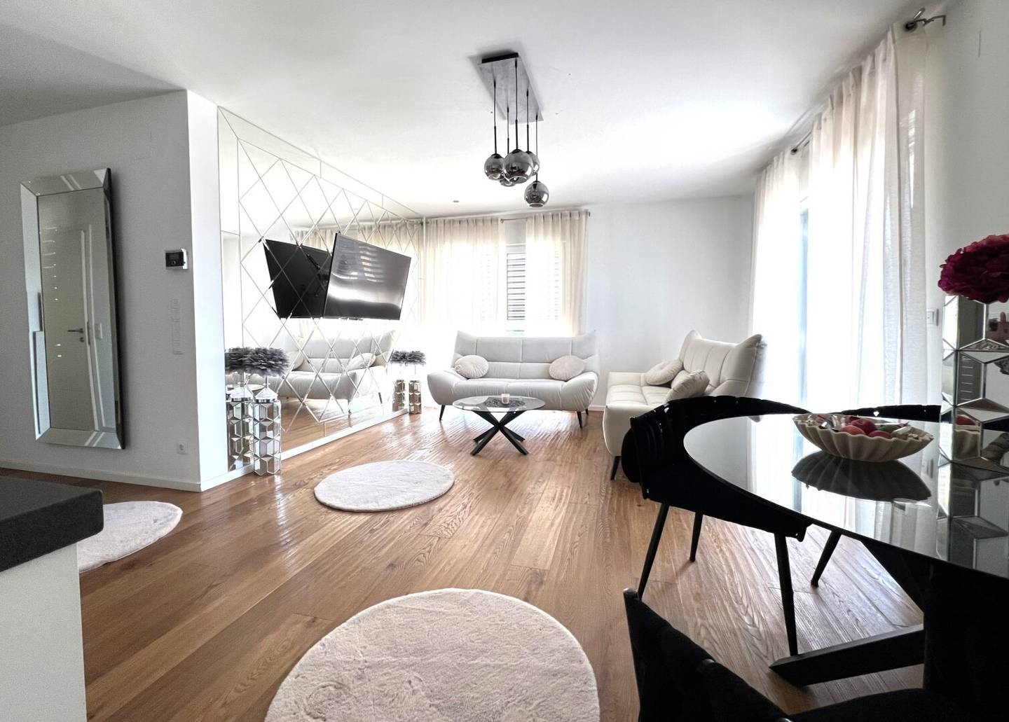 Weinliebe trifft Wohnliebe! 3-Zimmer Wohnung mit Garten und zwei Autoabstellplätze!
