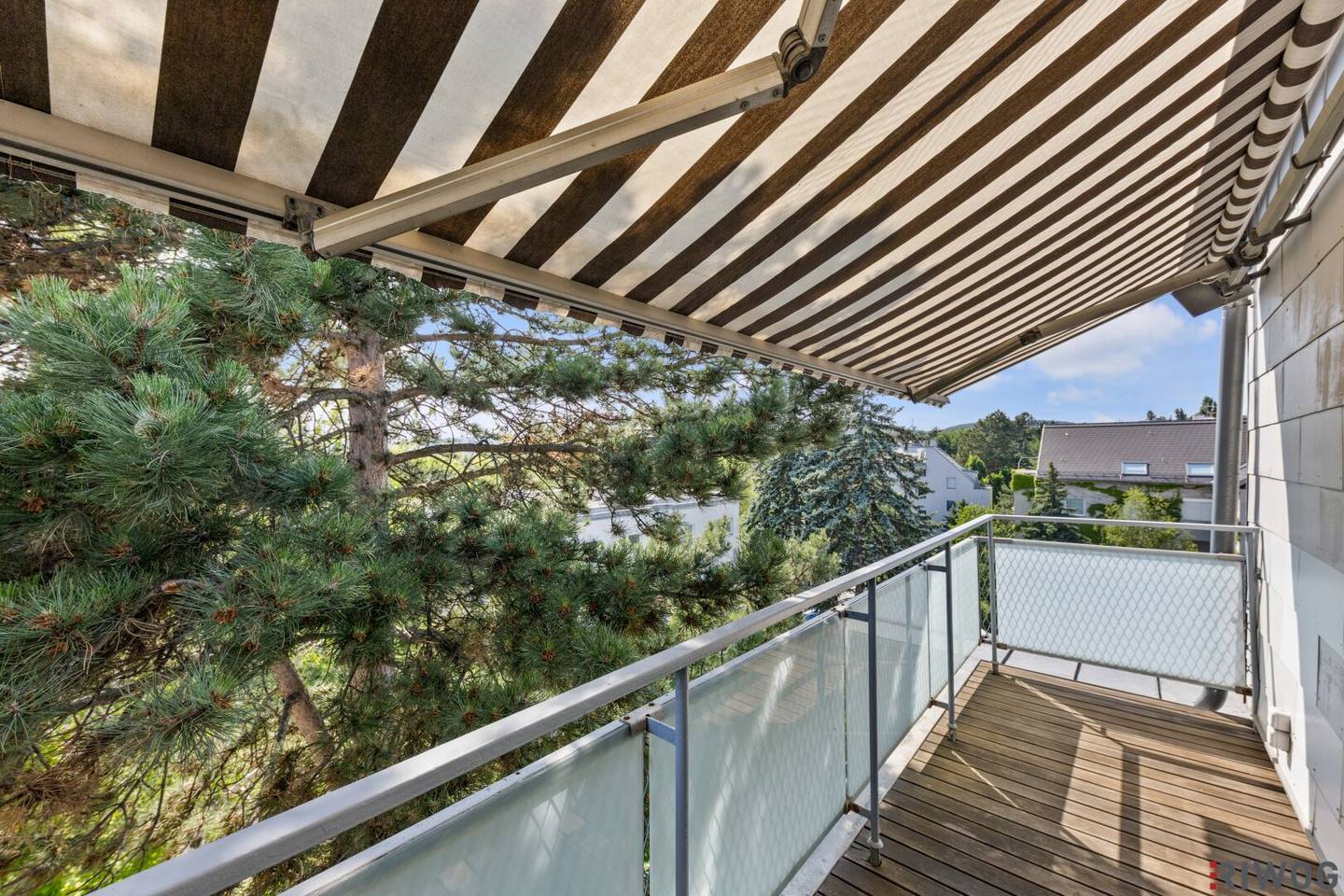 Architect-designed Dachloft with Terrace, High-Quality Fittings and South-West Orientation