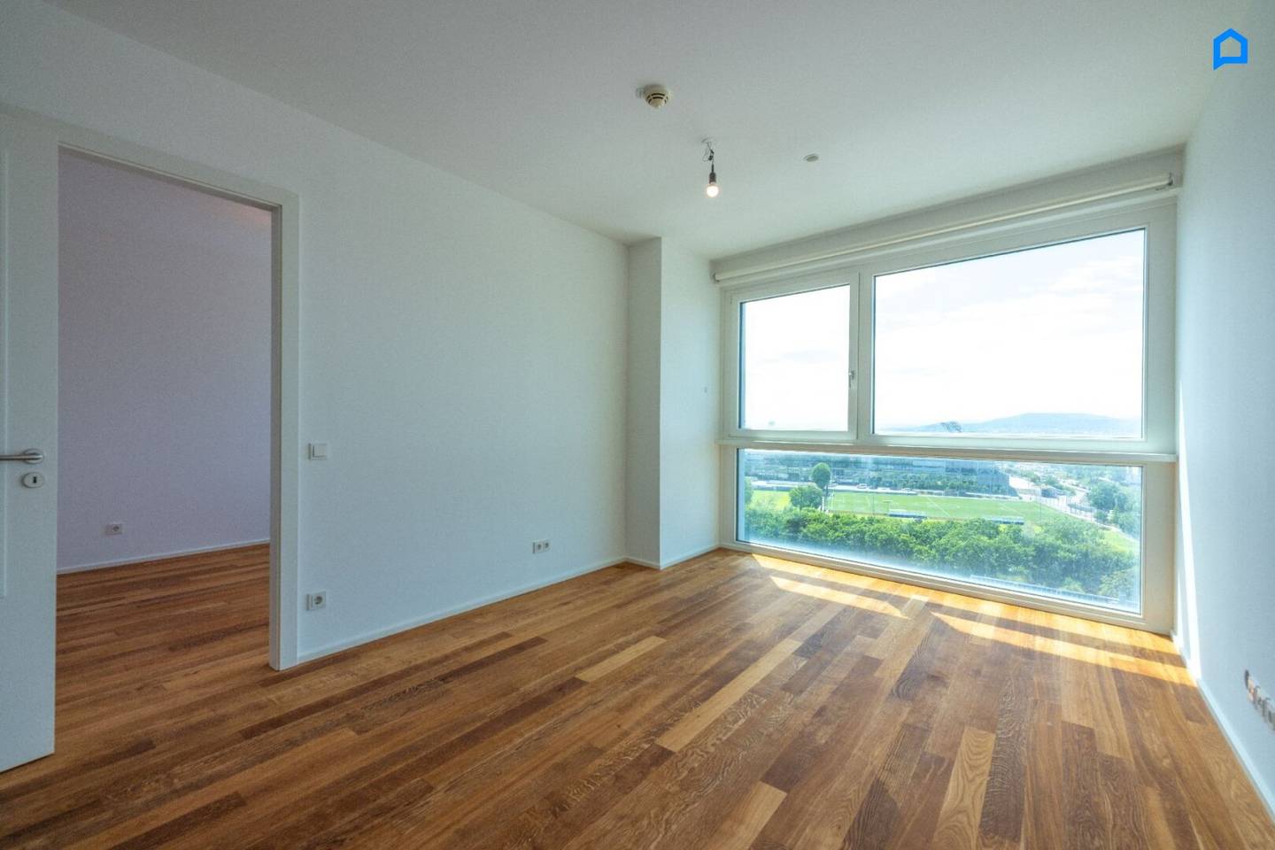 Helle 2 Zimmer, 14.OG Weitblick Richtung Süden Wiens, ERSTBEZUG nach Renovierung,