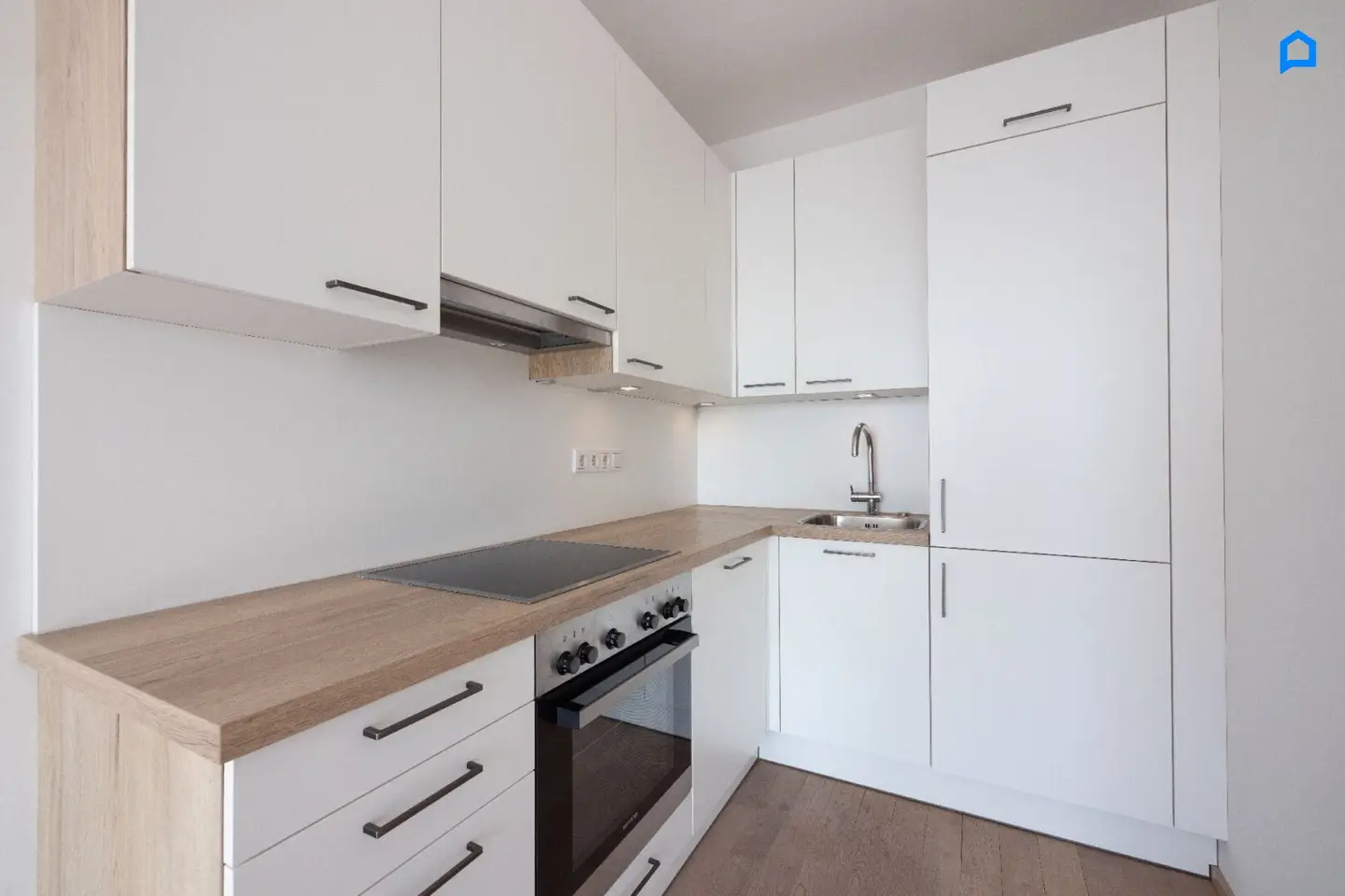 Living in MySKY, first occupancy after renovation, bright 2 rooms, 14th floor with a wide view towards the south of Vienna