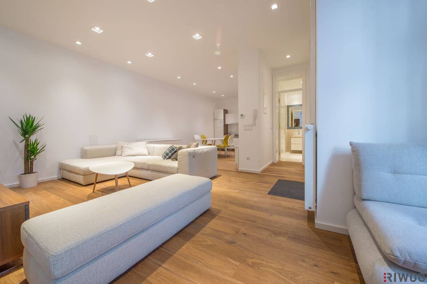 Top location II spacious and completely quiet located old building apartment II elevator II partly furnished II kitchen near Naschmarkt and U4/U3