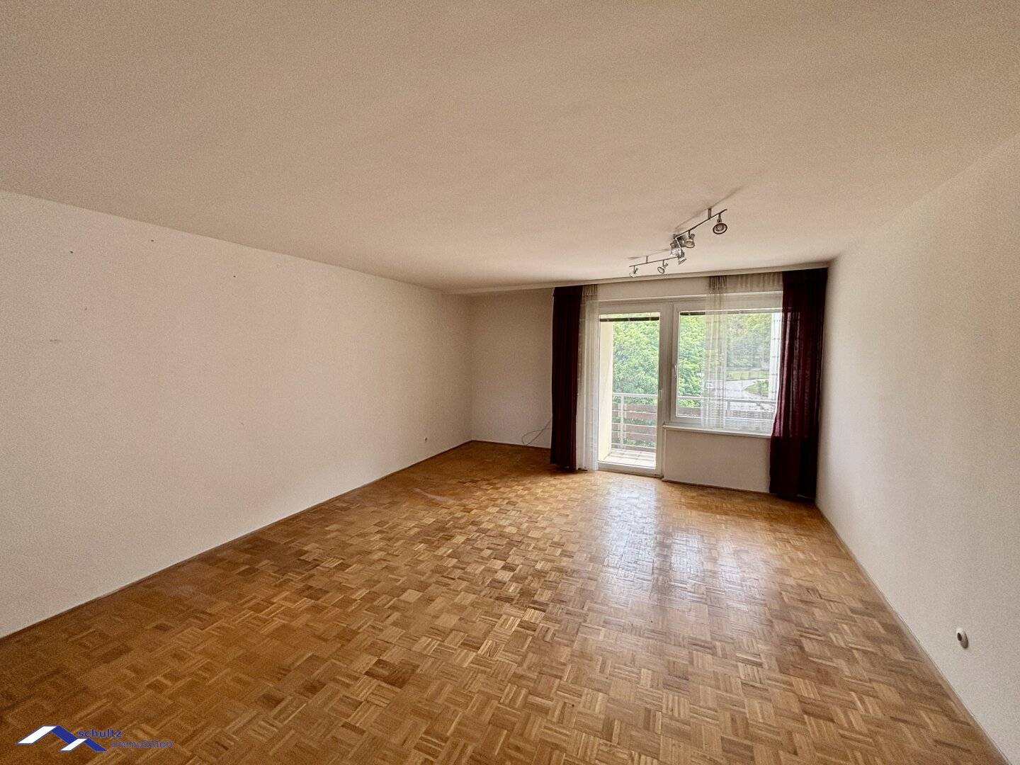 SCHULTZ IMMOBILIEN - Super Balkonwohnung! Reduzierter Preis! Grosses Kellerabteil 30m2!