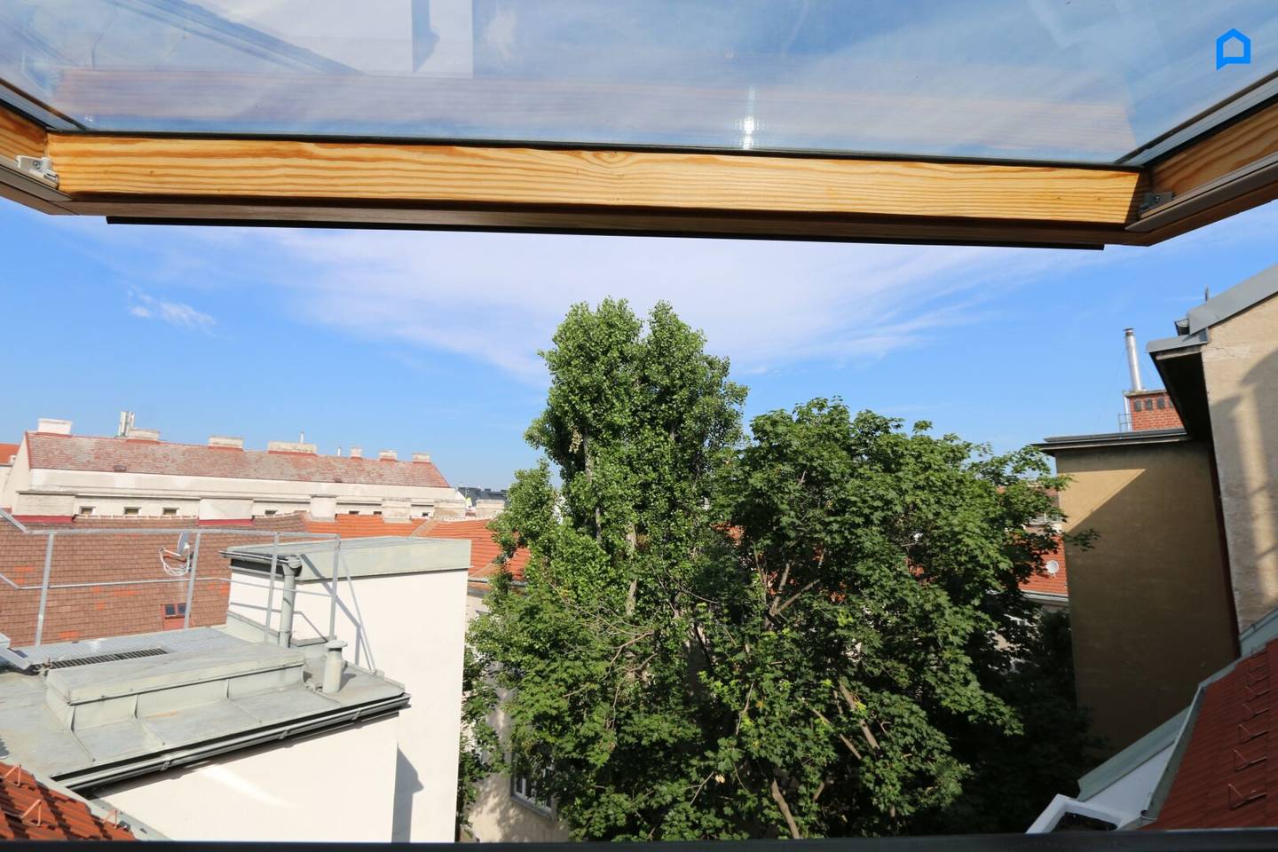 Charmante DG-Wohnung 89m², 3 Zimmer, teilsaniert, Aufzug, Bad mit Fenster, 1200 Wien