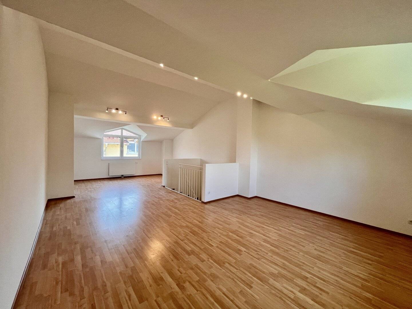 Großzügiges Reihenhaus mit Terrasse & Stellplatz in ruhiger Lage - perfekt für Familien - PROVISIONSFREI!