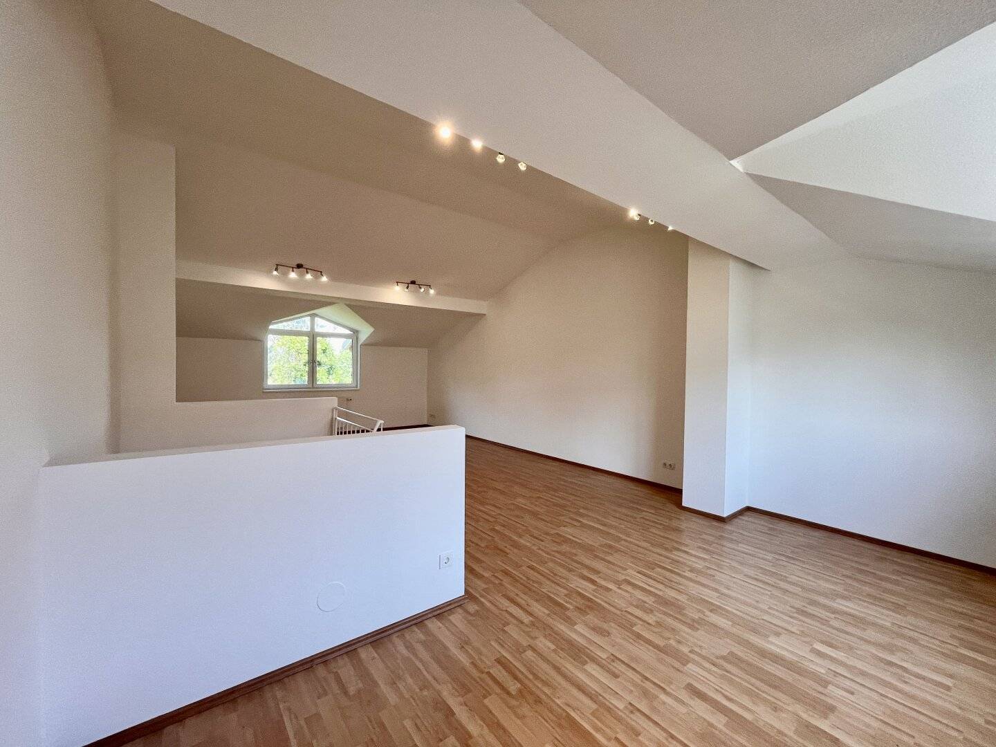 Großzügiges Reihenhaus mit Terrasse & Stellplatz in ruhiger Lage - perfekt für Familien - PROVISIONSFREI!