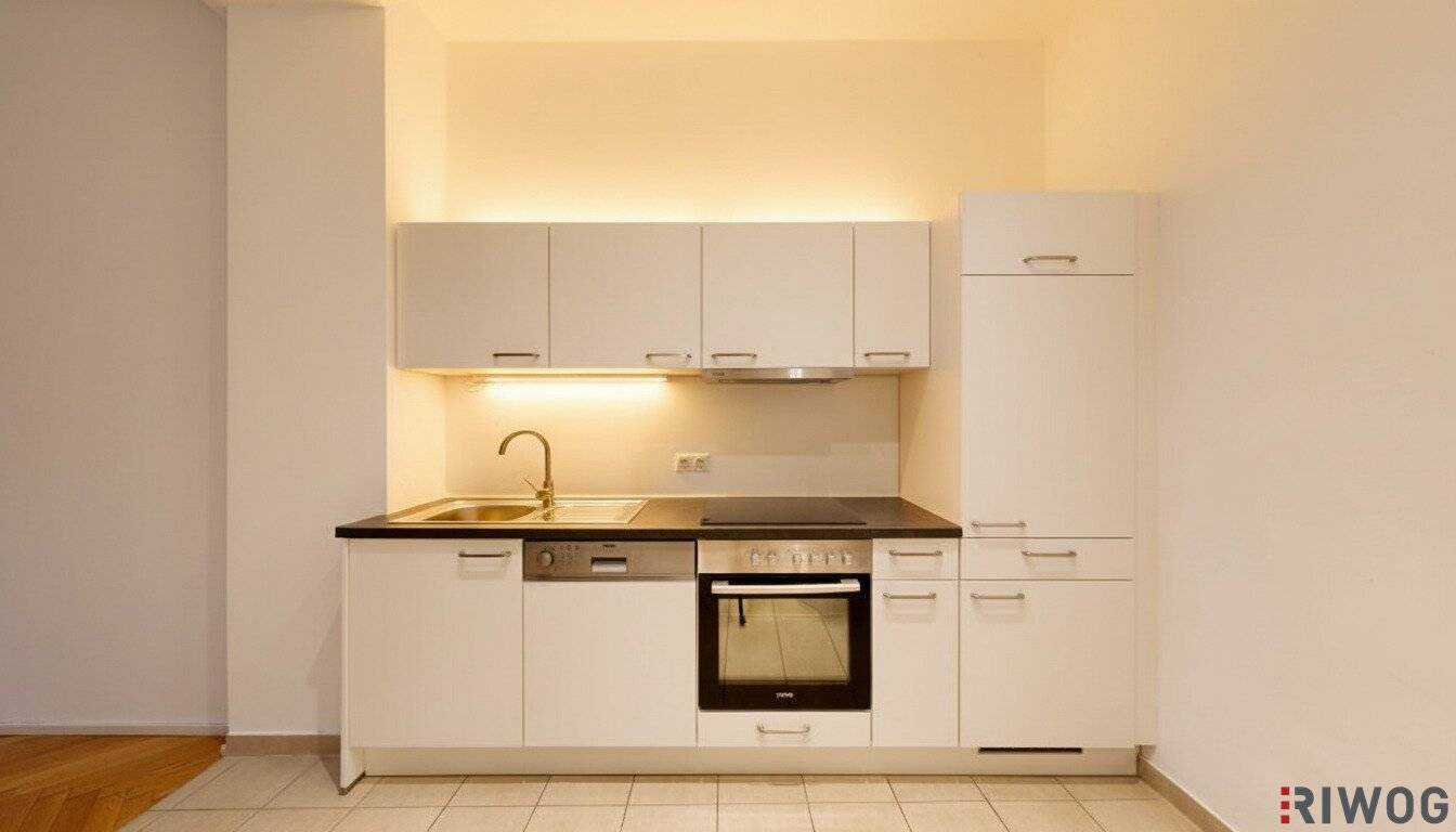 Renovated Old Building Apartment | Park Orientation | Practice / Airbnb Use Possible | About 2 Minutes to U4 Schönbrunn